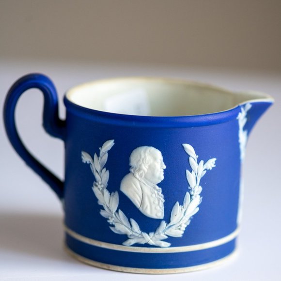 1905 Wedgwood Creamer Dark Blue Jasperware W Issues - See Photos - Picture 4 of 17